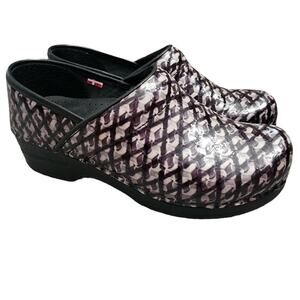 Sanita Professional Dory Geometric Print Metallic Silver Clog, EU37/US6